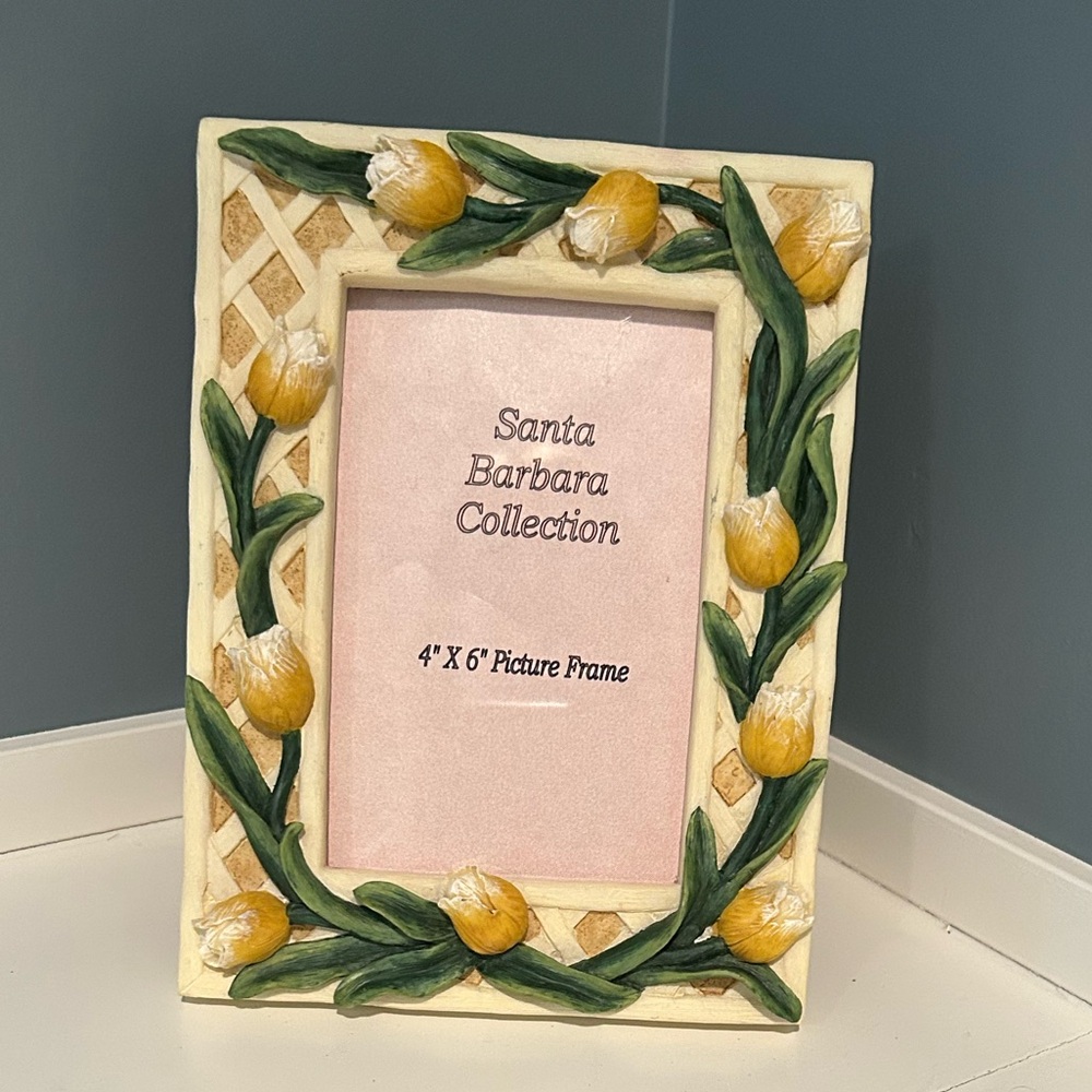 VTG Santa Barbara Collection Resin 3-D Tulip Lattice Picture 4x6 Photo Frame
